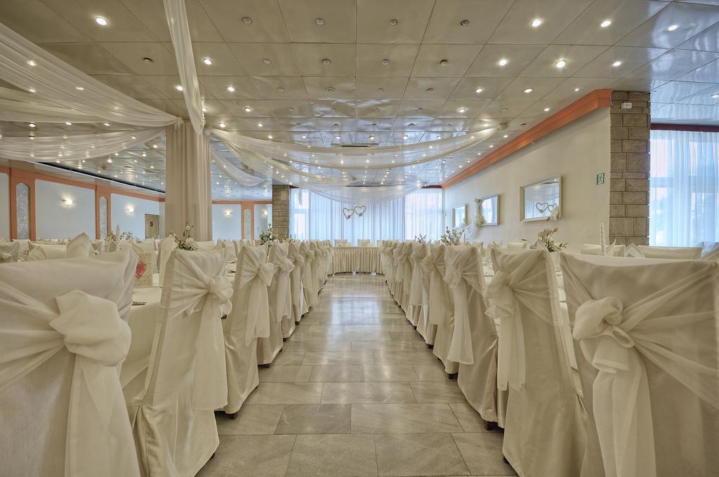 Hotel Accademia Ostrowiec Świętokrzyski Dış mekan fotoğraf