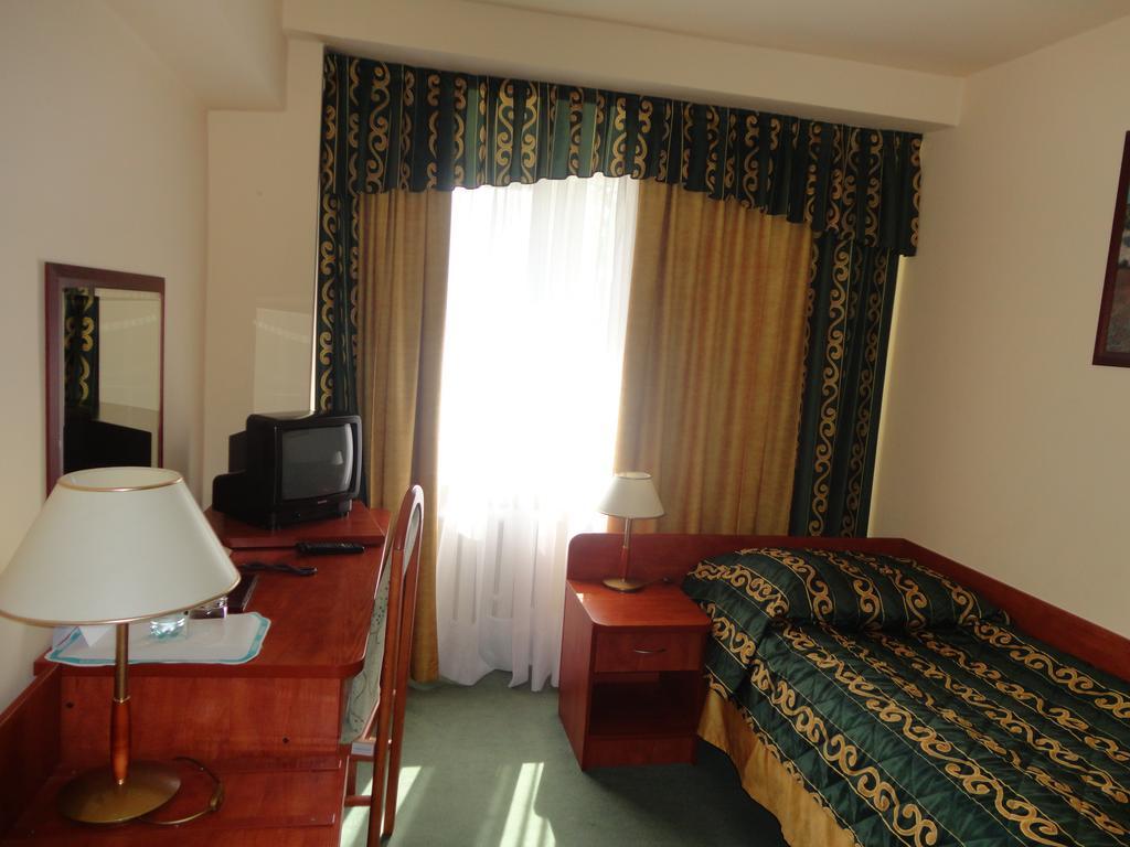 Hotel Accademia Ostrowiec Świętokrzyski Dış mekan fotoğraf