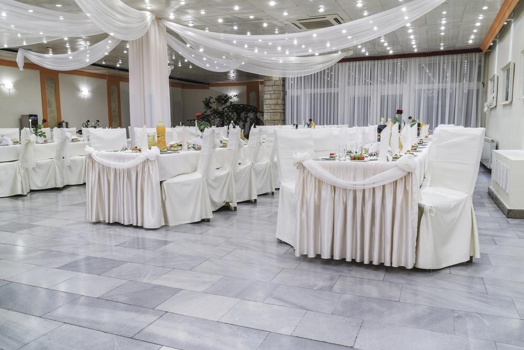 Hotel Accademia Ostrowiec Świętokrzyski Dış mekan fotoğraf