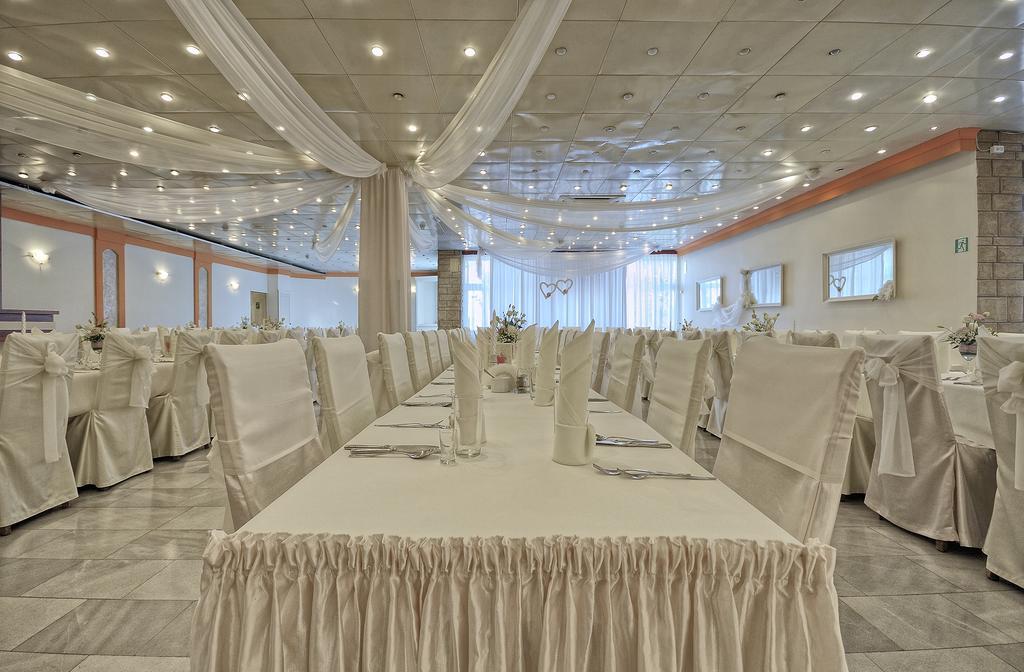 Hotel Accademia Ostrowiec Świętokrzyski Dış mekan fotoğraf