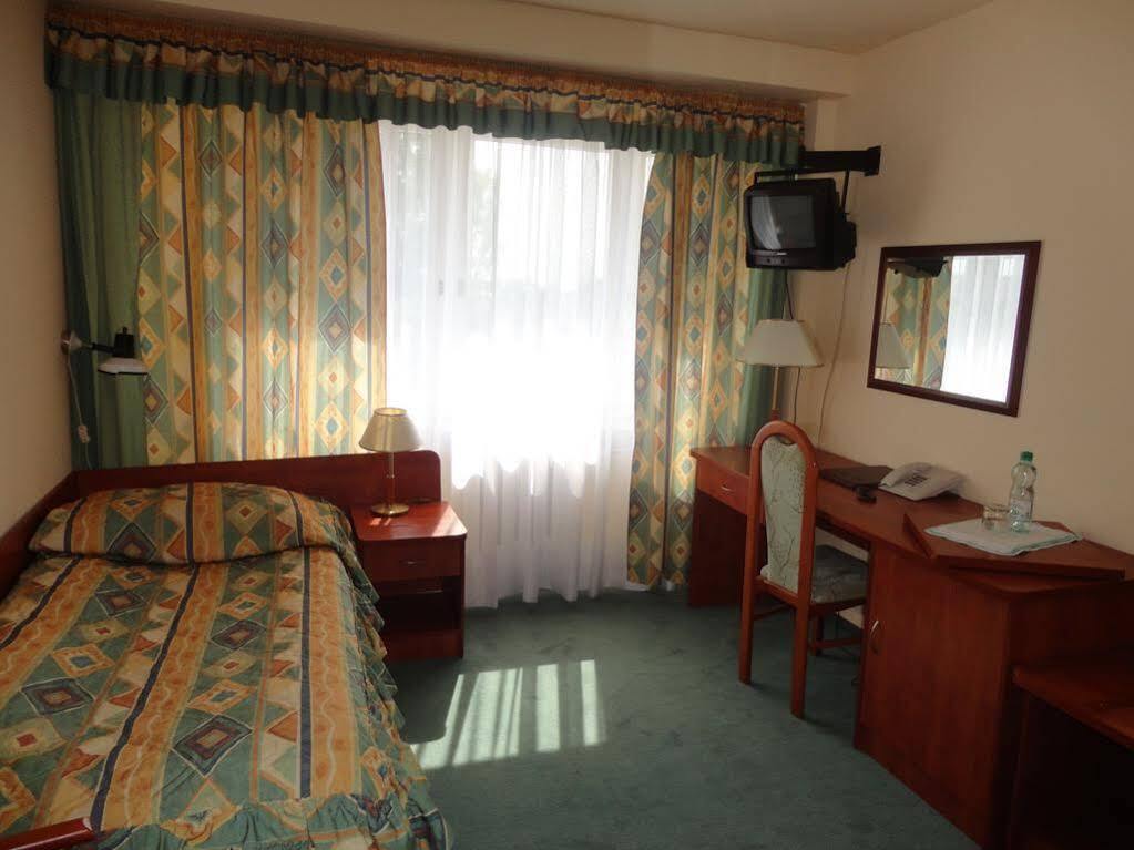 Hotel Accademia Ostrowiec Świętokrzyski Dış mekan fotoğraf