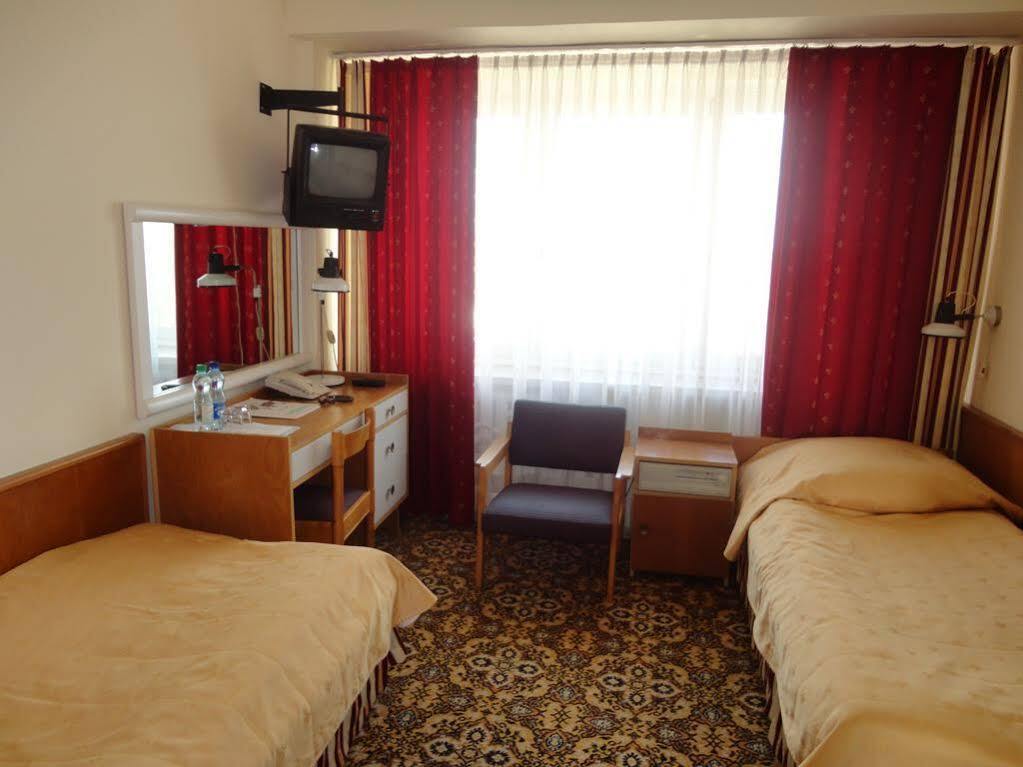 Hotel Accademia Ostrowiec Świętokrzyski Dış mekan fotoğraf