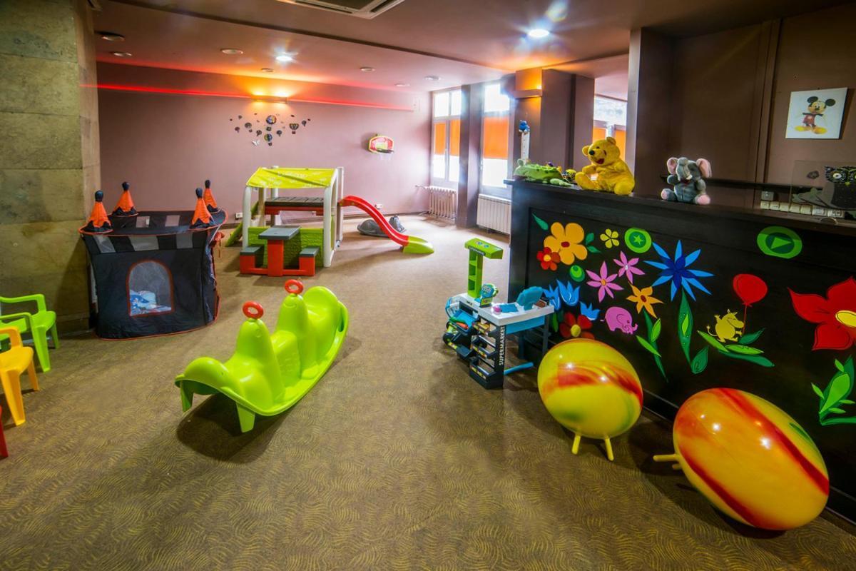 Hotel Accademia Ostrowiec Świętokrzyski Dış mekan fotoğraf