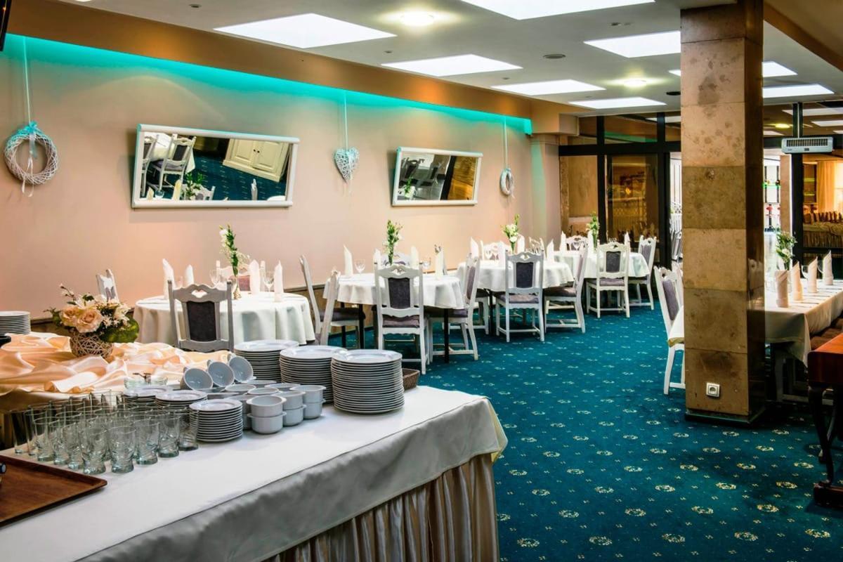Hotel Accademia Ostrowiec Świętokrzyski Dış mekan fotoğraf